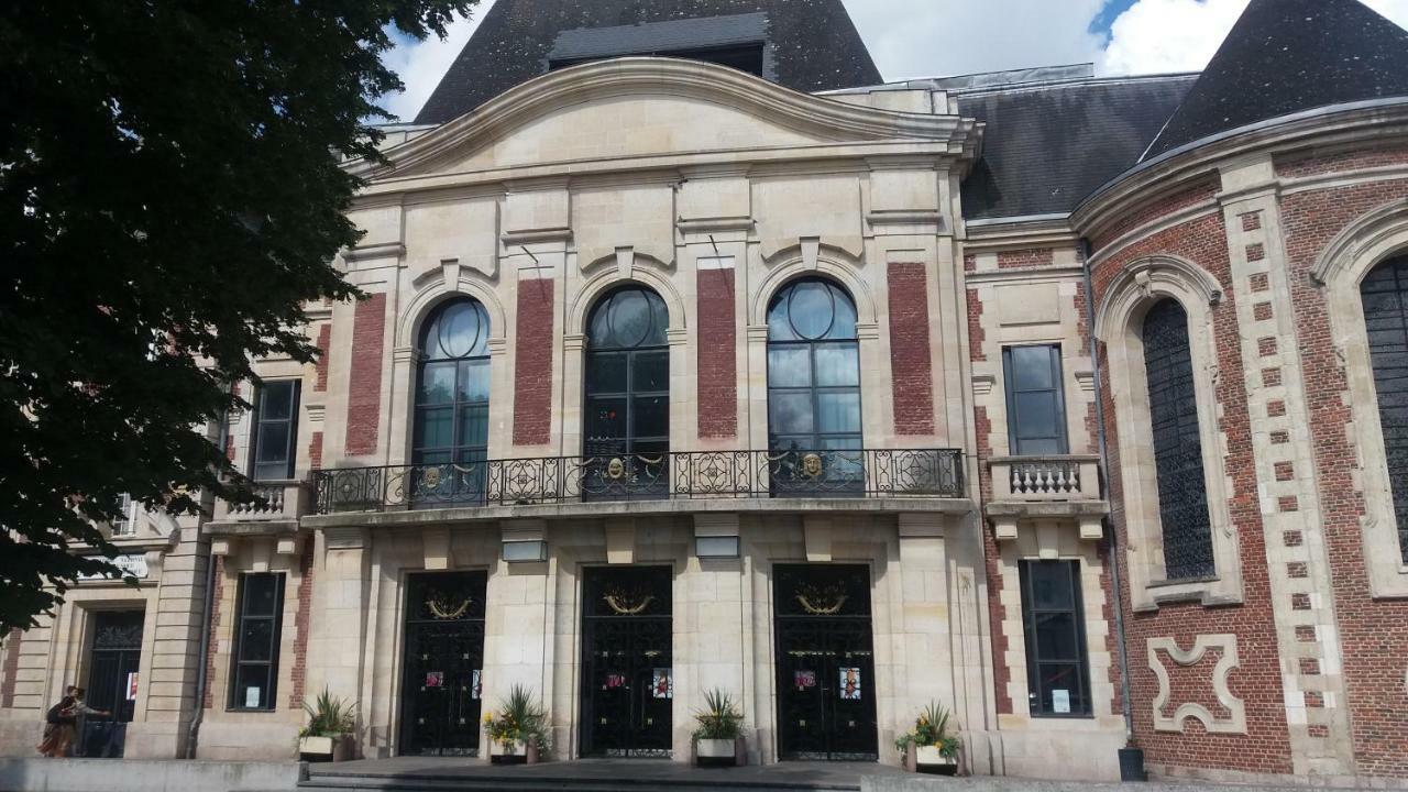 Apt 8 Du Temple Hypercentre & Parking Apartment Cambrai Bagian luar foto